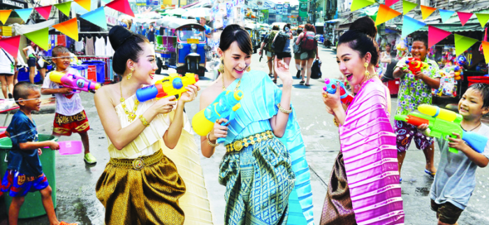 Party und Wasserschlacht an Songkran.