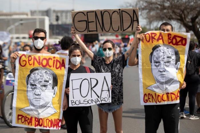 Protest gegen den brasilianischen Präsidenten Jair Bolsonaro in Brasilia. Foto: epa/Joédson Alves