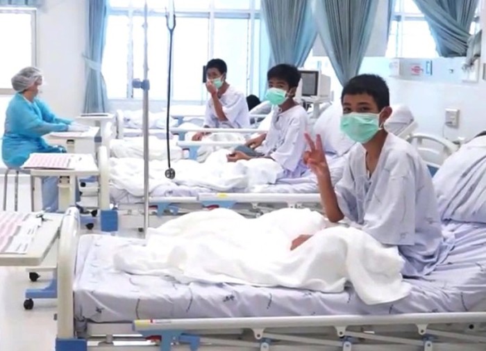 Drei der geretteten Jugendlichen im Krankenhaus in Chiang Rai. Foto: epa/Prd
