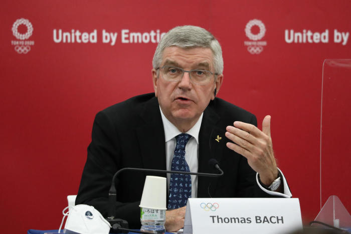 Der Präsident des Internationalen Olympischen Komitees (IOC), Thomas Bach, spricht während einer gemeinsamen Pressekonferenz. Foto: epa/Du Xiaoyi