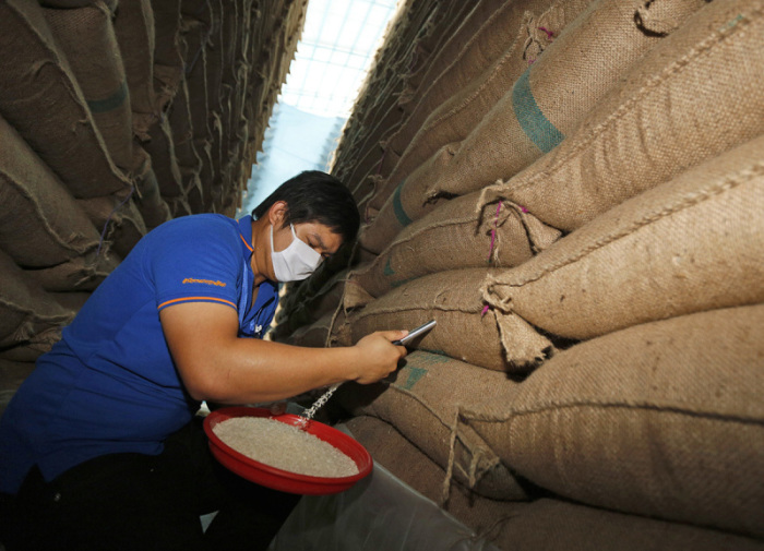 Thailands Reissubvention auf dem Prüfstand: 90 Prozent der Bestände sind verdorben oder minderer Qualität. Foto: epa