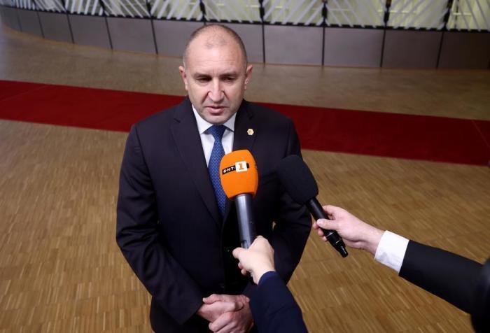Bulgariens Präsident Rumen Radev spricht zur Presse. Foto: epa/Kenzo Tribouillard