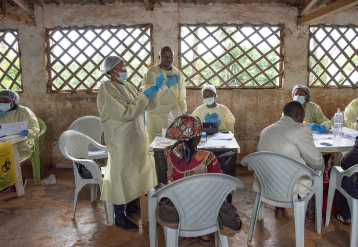 Impfungstrupp der Weltgesundheitsorganistion im Kongo. Foto: epa/Lindsay Mackenzie