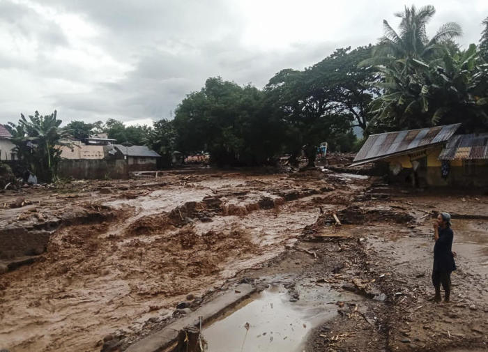 Die regionale Behörde für Katastrophenmanagement (BPBD) von Ostflores zeigt die Gesamtansicht der Folgen einer Sturzflut in Adonara. Foto: epa/East Flores Bpbd