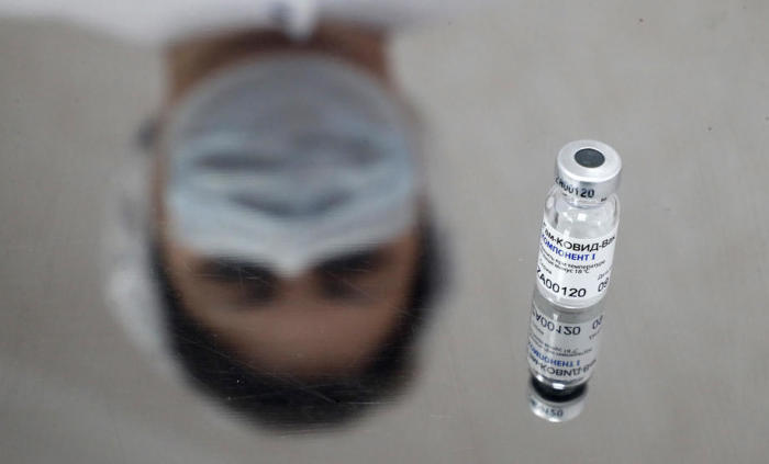 AstraZeneca wird die Kombination des Coronavirus-Impfstoffs mit dem russischen Sputnik V testen. Foto: epa/Maxim Shipenkov