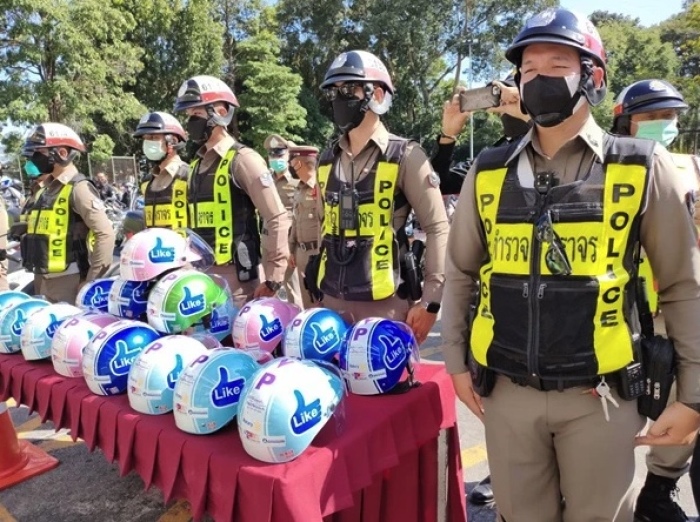 Phukets Polizei will verstärkt gegen Helmpflichtsünder vorgehen. Foto: Manager Online