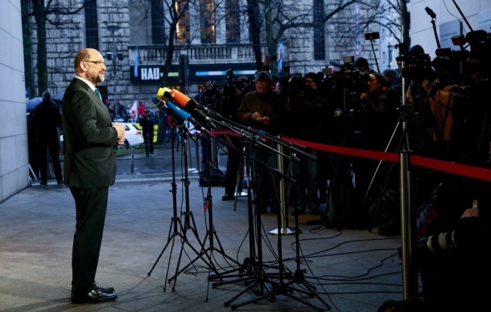  Der SPD-Parteivorsitzende Martin Schulz spricht am 11.01.2018 vor der Fortsetzung der Sondierungsgespräche zwischen SPD, CDU und CSU in der SPD-Zentrale in Berlin zu den Medienvertretern. Foto: dpa/Kay Nietfeld