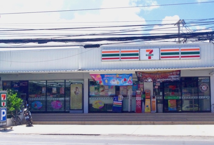 7-Eleven – Breit aufgestellt, so auch auf Phuket: Seit 1989 ist die Kette mit über 7.000 Shops in Thailand aktiv.  Fotos: Holandan