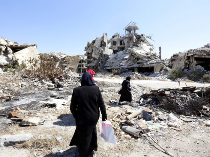 Aleppo bebt unter den Explosionen der Bomben. Aktivisten berichten von beschädigten Schutzräumen und schlaflosen Nächten voller Angst. Doch trotz des Grauens in Syrien steckt die Diplomatie in einer Sackgasse. Foto: epa/Youssef Badawi