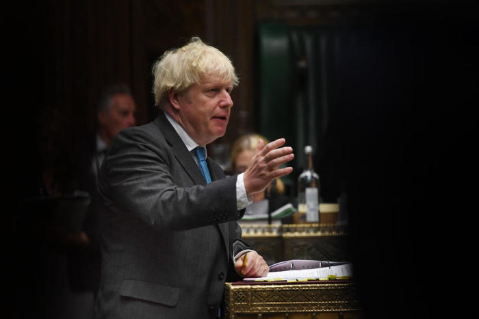Der britische Premierminister Boris Johnson nimmt an den Premierministerfragen im Unterhaus in London teil. Foto: epa/Jessica Taylor Handout
