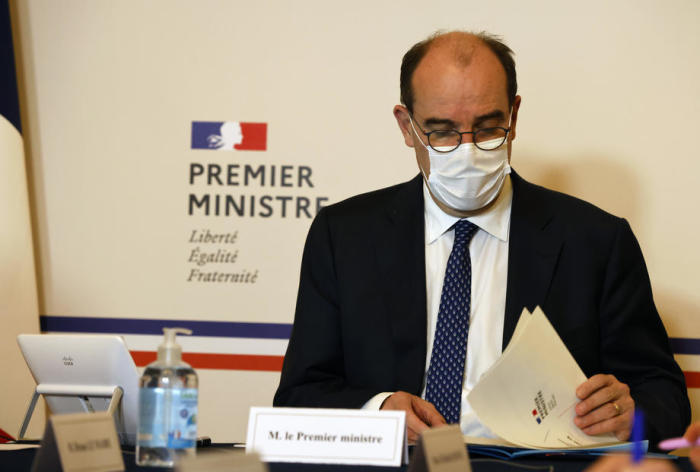 Der französische Premierminister Jean Castex führt per Videokonferenz Gespräche mit Gewerkschaften und Arbeitgeberverbänden über den Arrest in Paris. Foto: epa/Ludovic Marin