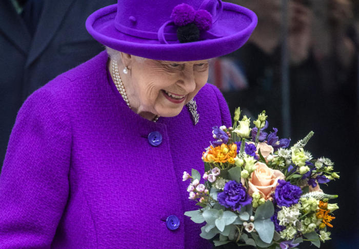 Großbritanniens Königin Elisabeth II. besucht die neuen Räumlichkeiten des Royal National ENT and Eastman Dental Hospital in London. Archivfoto: epa/ FACUNDO ARRIZABALAGA