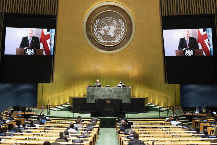 Ein von den Vereinten Nationen (UN) zur Verfügung gestelltes Handout-Foto zeigt den britischen Premierminister Boris Johnson (auf Bildschirmen). Foto: epa/Evan Schneider / Un Foto Handou