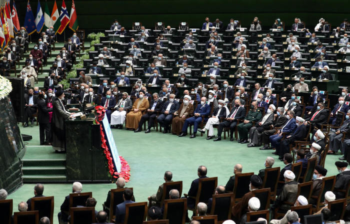 Iranischer Präsident Ebrahim Raisi bei seiner Vereidigung. Foto: epa/Abedin Taherkenareh