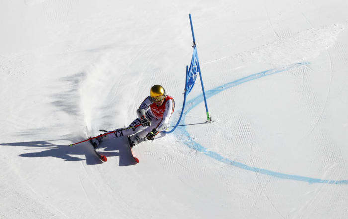 Der Deutsche Linus Strasser während des 1/8-Finales der Alpinen Ski-Mannschaftswettbewerbe der Peking 2022. Foto: epa/Guillaume Horcajuelo