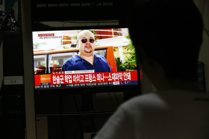  Die Nachricht vom Tode Kim Jong Nams im südkoreanischen Fernsehen. Foto: epa/Jeon Heon-kyun