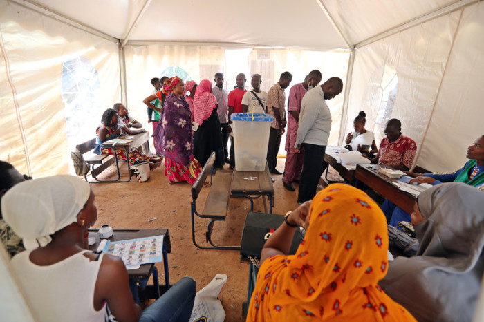 Wahlstation in Mali. Foto: epa/Mohamed Messara