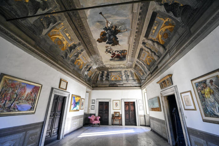 Eine römische Villa aus dem 16. Jahrhundert, die einzige bekannte mit einem Wandgemälde des italienischen Meisters Caravaggio, wird versteigert und soll einen hohen Erlös erzielen. Foto: epa/Riccardo Antimiani
