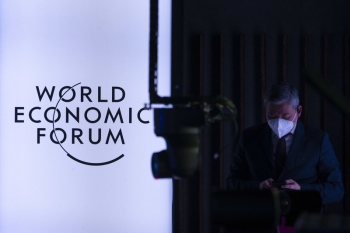 Das Logo des Weltwirtschaftsforums ist während einer Videokonferenz der Davos Agenda im Rahmen des Weltwirtschaftsforum zu sehen. Foto: Salvatore Di Nolfi/Keystone/dpa
