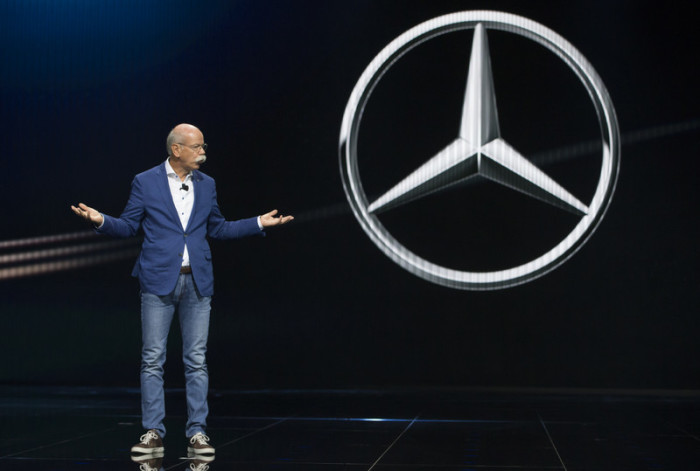  Daimler-Chef Dieter Zetsche am Freitag beim Pariser Autosalon. Foto: epa/Ian Langsdon