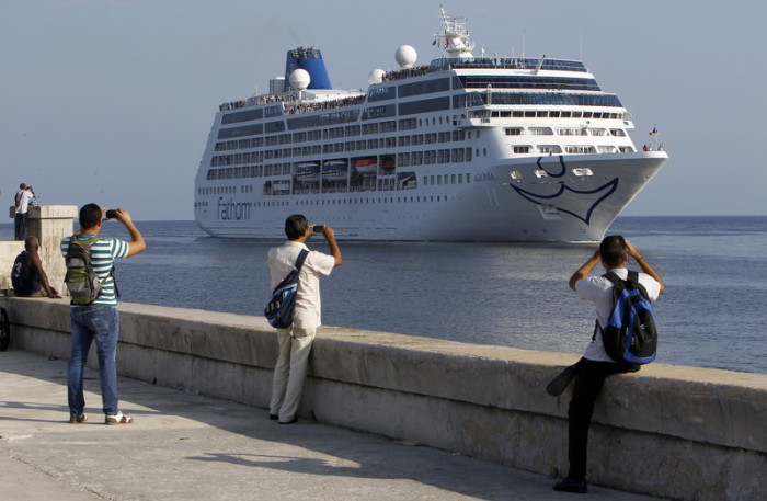 Das Kreuzfahrtschiff Adonia von der neuen Linie Carnival's Fathom kommt in Havanna an. Archivfoto: ERNESTO MASTRASCUSA