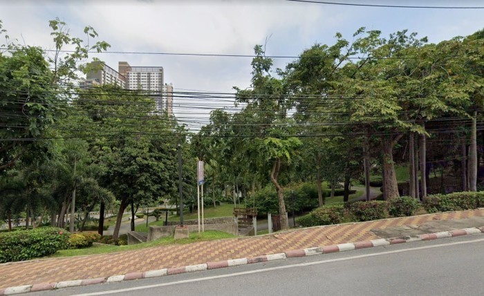 Blick auf den Chaloem Phrakiat Park, auf dem sich Pattayas schönster Fitnessparcours befindet. Die zwischenzeitlich etwas in die Jahre gekommene Joggingstrecke soll nun renoviert werden. Foto: Google Maps