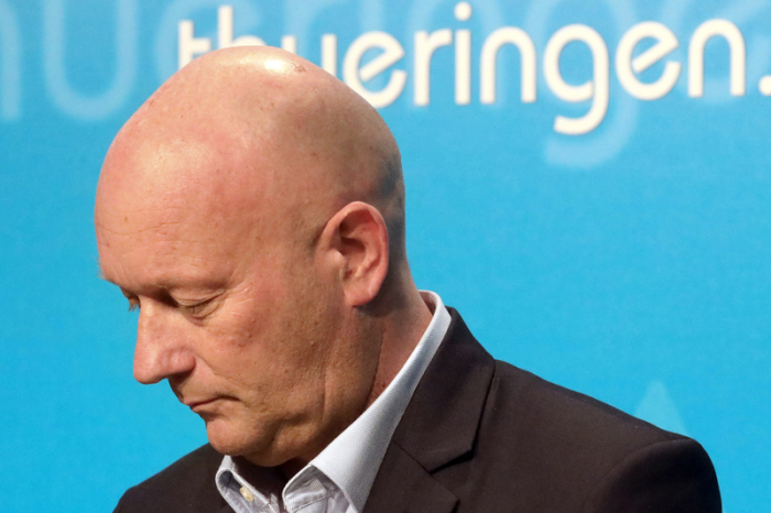 Thomas Kemmerich (FDP), Ministerpräsident von Thüringen, gibt ein Statement in der Saatskanzlei. Kemmerich (FDP) tritt mit sofortiger Wirkung zurück. Foto: Bodo Schackow/Dpa