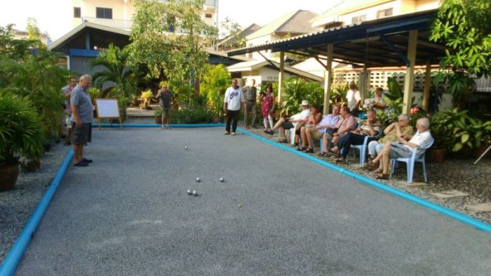 Der Boule-Platz am Begegnungszentrum Pattaya in Naklua wurde mit einem spannenden Turnier eingeweiht. Neue Mitspieler sind herzlich willkommen. Foto: Begegnungszentrum Pattaya