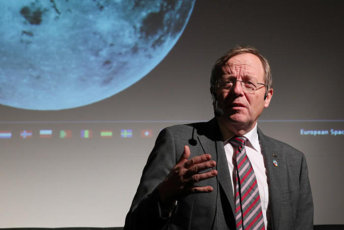 Der Chef der Europäischen Weltraumorganisation (esa), Jan Woerner. Foto: epa/Focke Strangmann