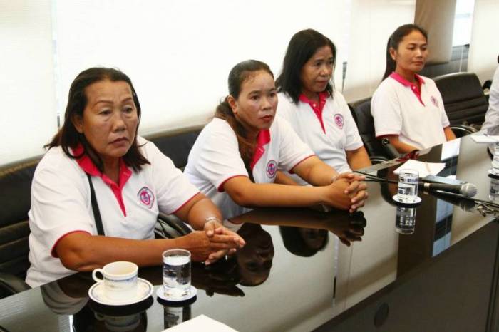 Auf einer Sitzung wurden die Masseurinnen über die Anforderungen für das Qualitätssiegel informiert. Foto: PR Pattaya