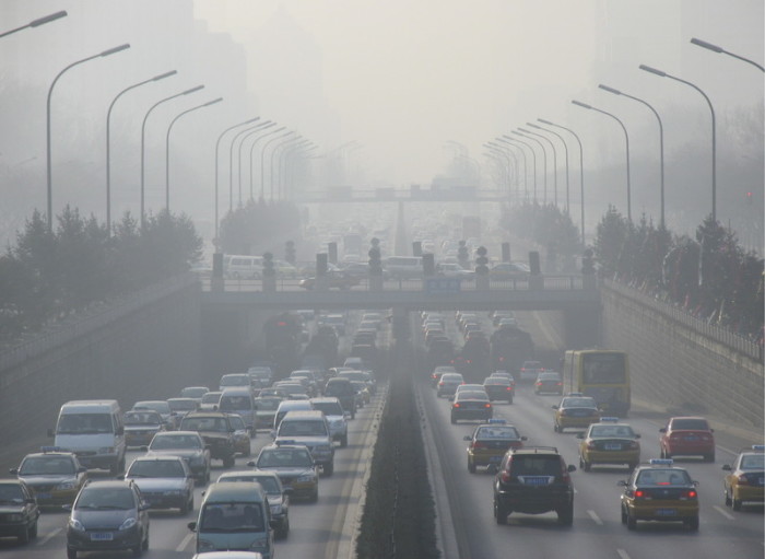  Belastete Luft gehört zu Pekings Alltag. Foto: epa/Adrian Bradshaw