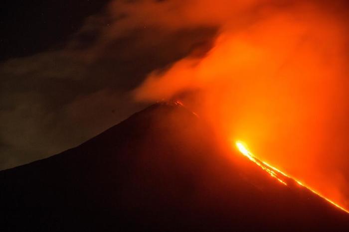 Guatemala's Pacaya Vulkan erhöht seine Aktivität mit Aschefreisetzung. Foto: epa/Esteban Biba