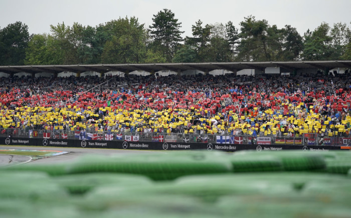 Fans jubeln beim Grossen Preis von Deutschland in der Formel 1. Archivfoto: epa/RONALD WITTEK