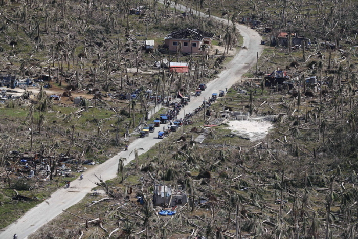 Blick auf die nach dem Taifun «Haiyan» zerstörte Region Samar Province.  Foto: Rolex Dela Pena/Epa/dpa