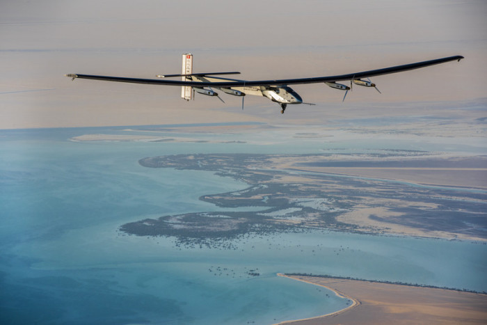 Die «Solar Impulse 2» während eines Testfluges über Abu Dhabi. Foto: epa/Solar Impulse/Stefatou/Rezo