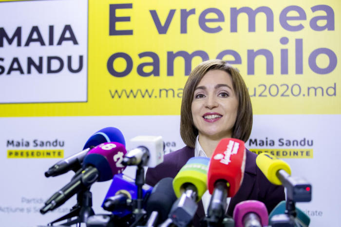 Präsidentschaftskandidat Maia Sandu spricht mit den Medien, nachdem er die vorläufigen Ergebnisse der zweiten Runde der Präsidentschaftswahlen in Chisinau bekannt gegeben hat. Foto: epa/Dumitru Doru