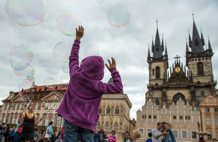 Touristen in der Prager Altstadt. Foto: epa/Filip Singer