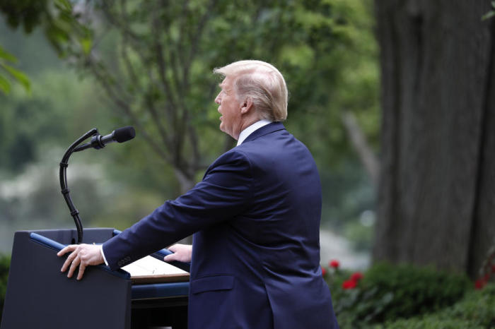 Präsident Donald J. Trump äußert sich im Rosengarten des Weißen Hauses in Washington zu China und WHO.