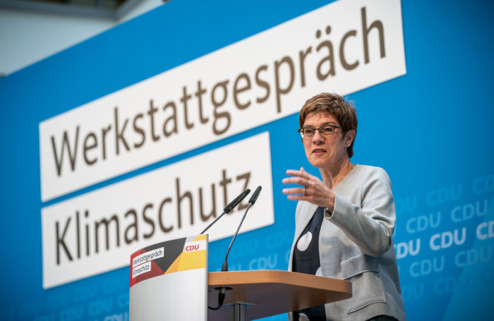Annegret Kramp-Karrenbauer, Bundesvorsitzende der CDU und Verteidigungsministerin, spricht zum Abschluss des CDU-Werkstattgespräch zum Klimaschutz. Foto: Michael Kappeler/dpa