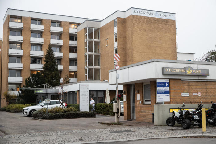 Schlosspark-Klinik in Berlin, am 19. November wurde der Arzt Fritz von Weizsaecker, Sohn des ehemaligen Bundespräsidenten, während eines Vortrags in einer Klinik von einem Mann mit einem Messer erstochen. EPA/HAYOUNG JEON