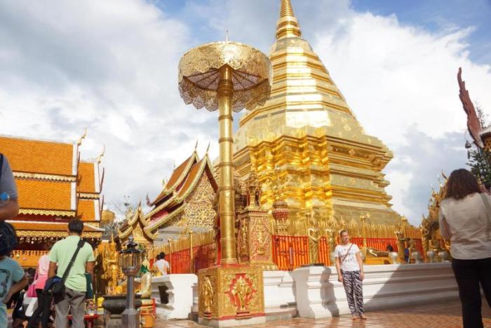 Tempel erhalten jährlich 120 Milliarden Baht an Spenden