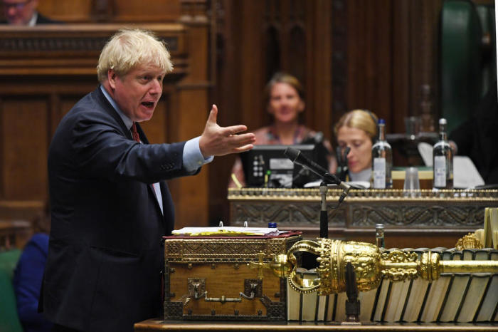 Das Parlament des Vereinigten Königreichs zeigt Großbritanniens Premierminister Boris Johnson während der Premierministerfragen in der Kammer des Unterhauses in London. Foto: epa/Jessica Taylor