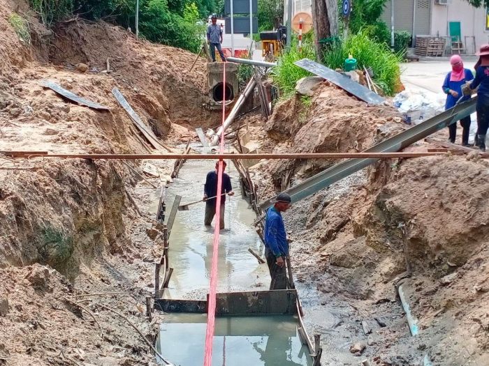 Überschwemmte Straßen sollen nach Abschluss der Bauarbeiten in der Soi 45 der Vergangenheit angehören. Foto: PR Pattaya