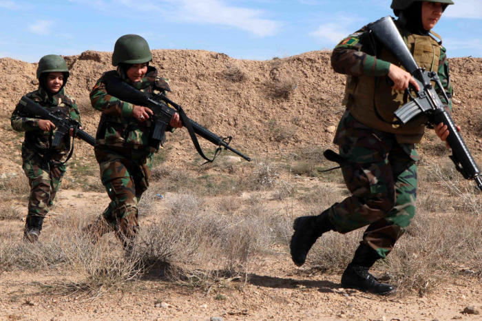 Afghanische Soldatinnen im Einsatz. Foto: epa/JALIL REZAYEE