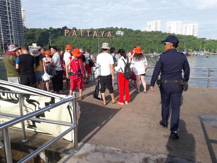 Chinesische Touristen am Hafen Bali Hai in Pattaya. Foto: PR Pattaya