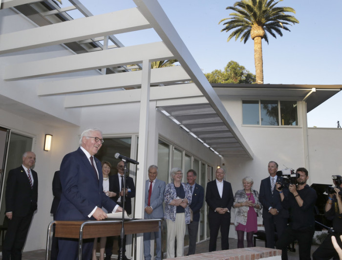 Bundespräsident Frank-Walter Steinmeier auf der Eröffnungsfeier zum Thomas-Mann-Haus. Foto: epa/Mike Nelson
