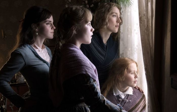 Emma Watson (l-r) als Meg March, Florence Pugh als Amy March, Saoirse Ronan als Jo March und Eliza Scanlen als Beth March in einer Szene des Films 