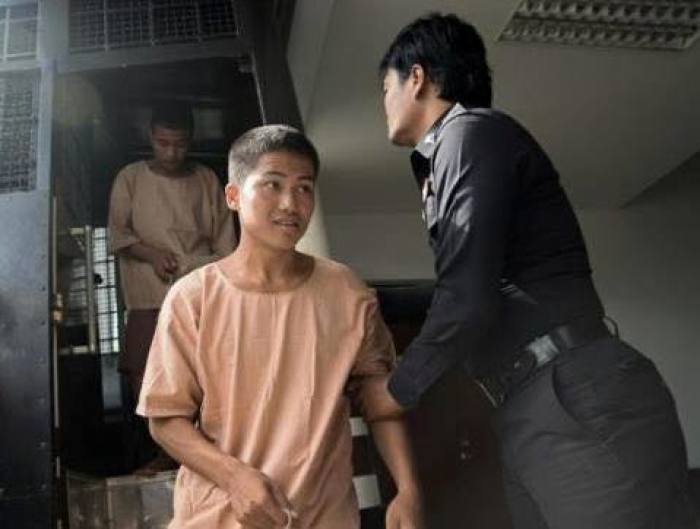 Sprach gestern von stundenlanger Folterung durch die Polizei der Station Phunpin bei Surat Thani: Der Angeklagte Nummer 2 Wai Phyo, hier bei seiner Vorführung