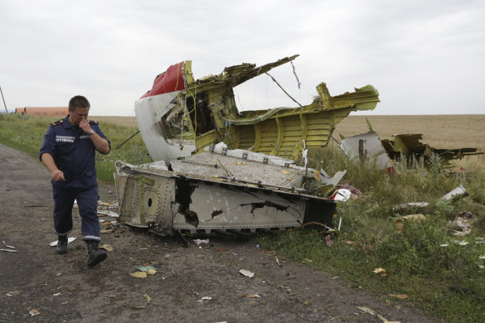  Die Maschine war im Juli 2014 über der Ostukraine mit einer Rakete abgeschossen worden. Foto: epa/Anastasia Vlasova