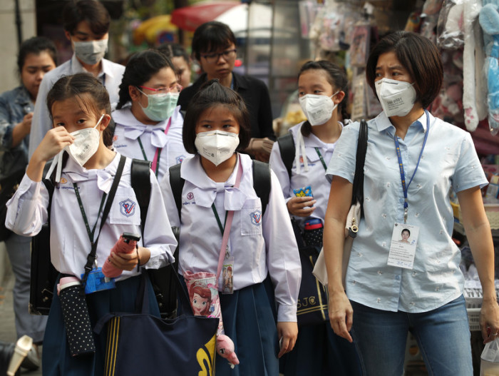 Die anhaltende Luftverschmutzung in Bangkok ist nicht nur eine Gefahr für Einwohner und Touristen, sondern verursacht auch einen hohen wirtschaftlichen Schaden. Foto: Foto: epa/Rungroj Yongrit